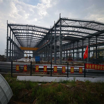 Q235 / Q355 कार्बन स्ट्रक्चरल स्टील प्रीफैब स्टील वर्कशॉप निर्माण